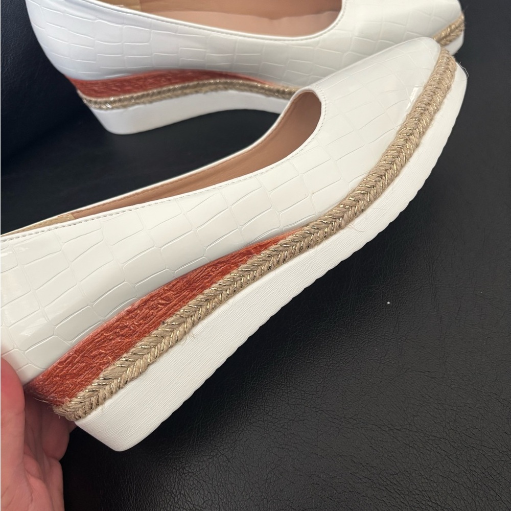 Urban Ridge Wedges - Picture 2 of 3